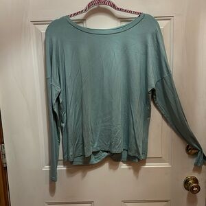 Long sleeved athletic top
